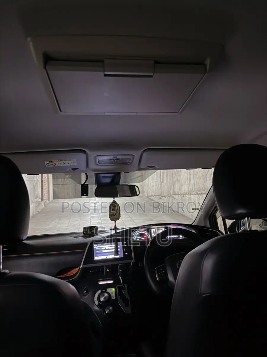 Toyota Sienta 2018 Purple