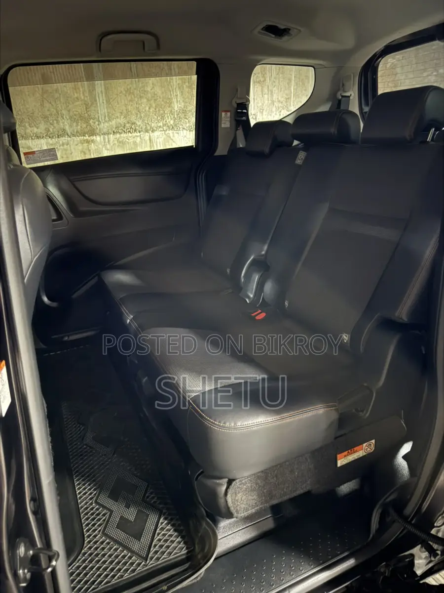 Toyota Sienta 2018 Purple