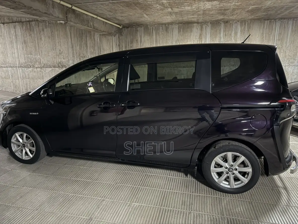 Toyota Sienta 2018 Purple