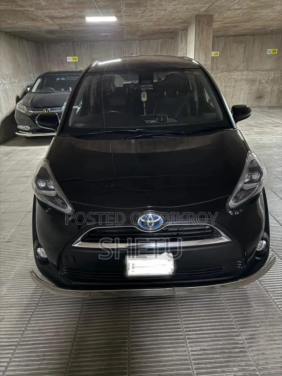 Toyota Sienta 2018 Purple