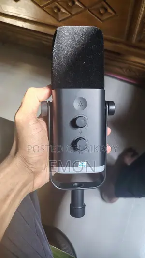 Fifine Am8 Microphone and Stand for sale.