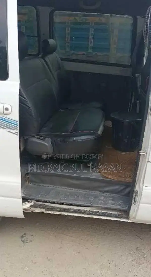 Toyota Noah 2006