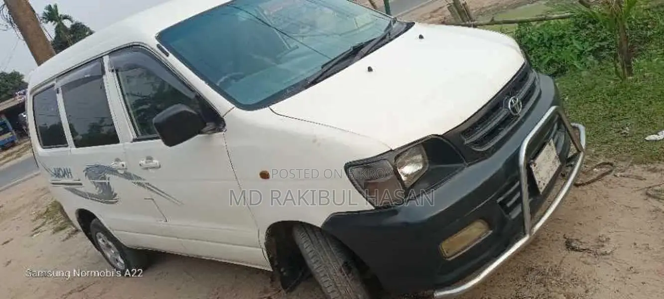Toyota Noah 2006