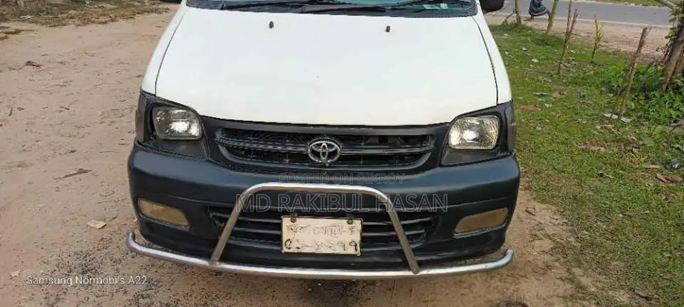 Toyota Noah 2006