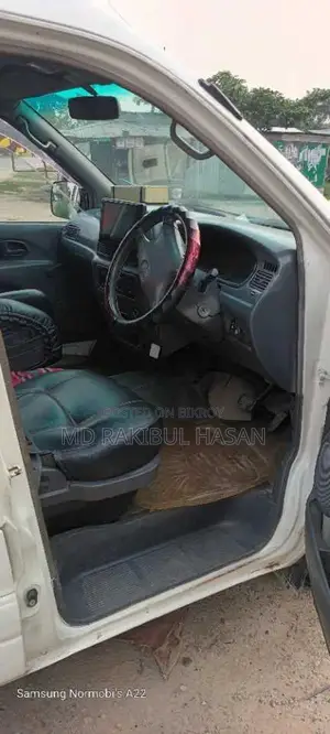 Toyota Noah 2006