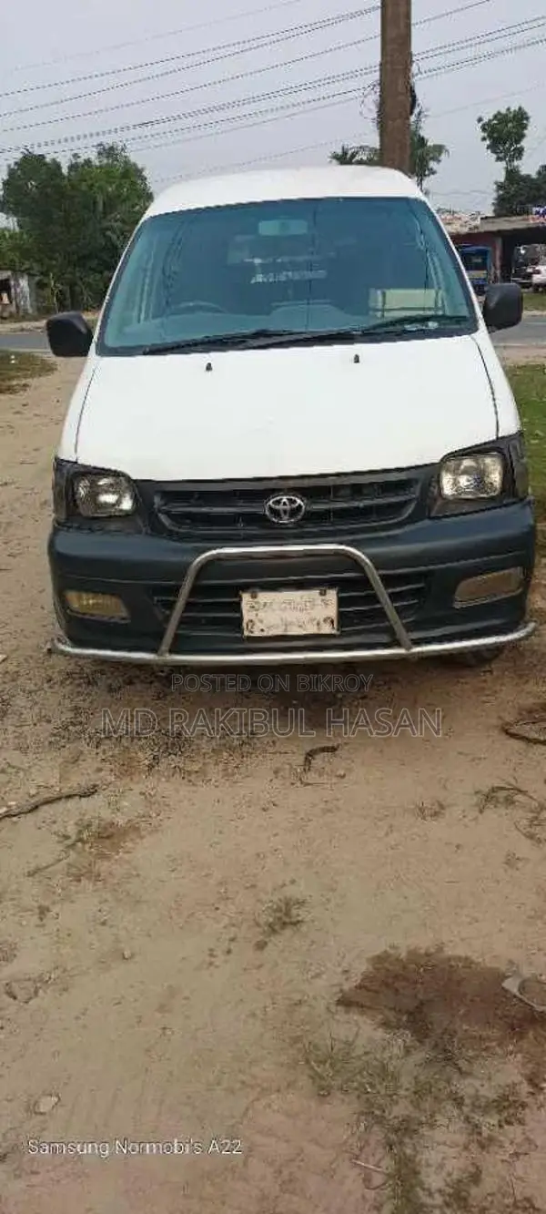 Toyota Noah 2006
