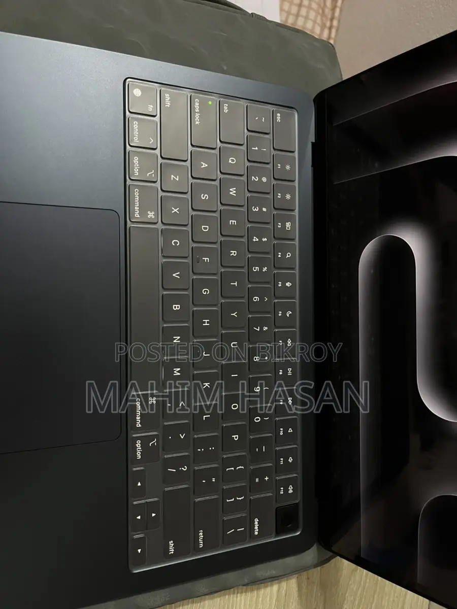 Macbook Air M2(16-256)