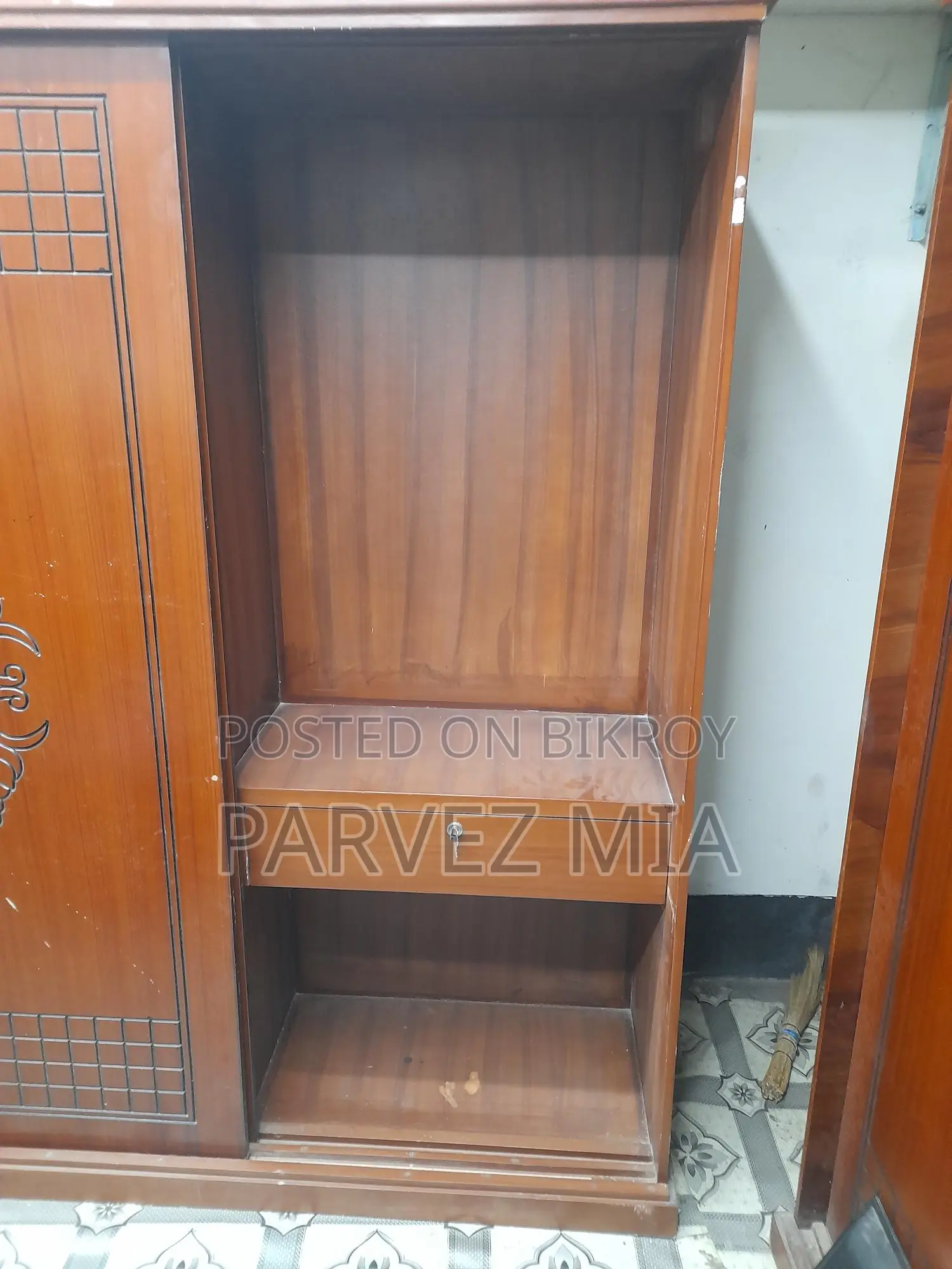 হাতিল আলমারি বিক্রয় হবে