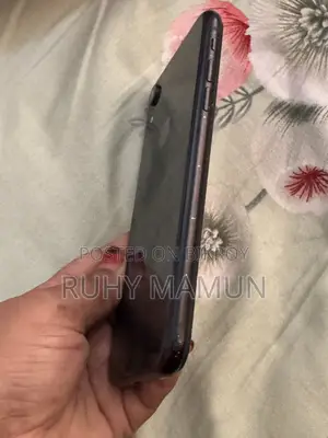 Apple iPhone XR . (Used)