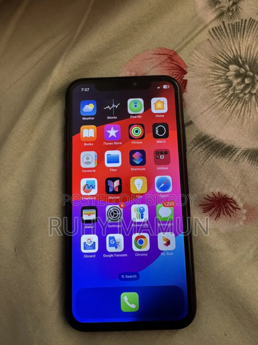 Apple iPhone XR . (Used)