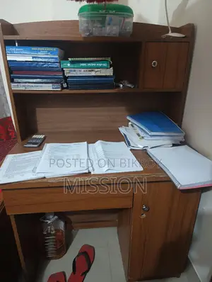 দুইটি ব্যবহৃত টেবিল