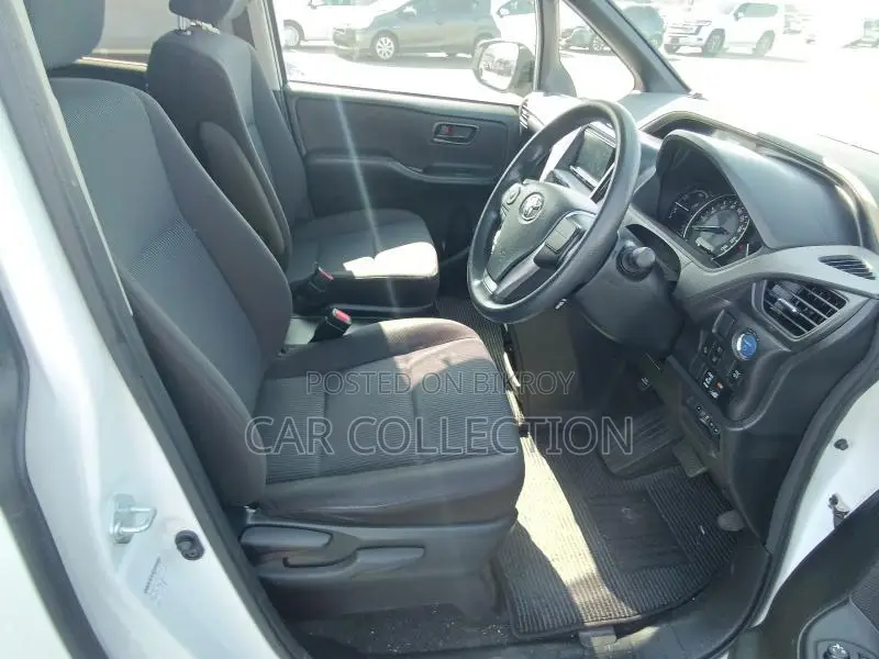 Toyota Noah 2021