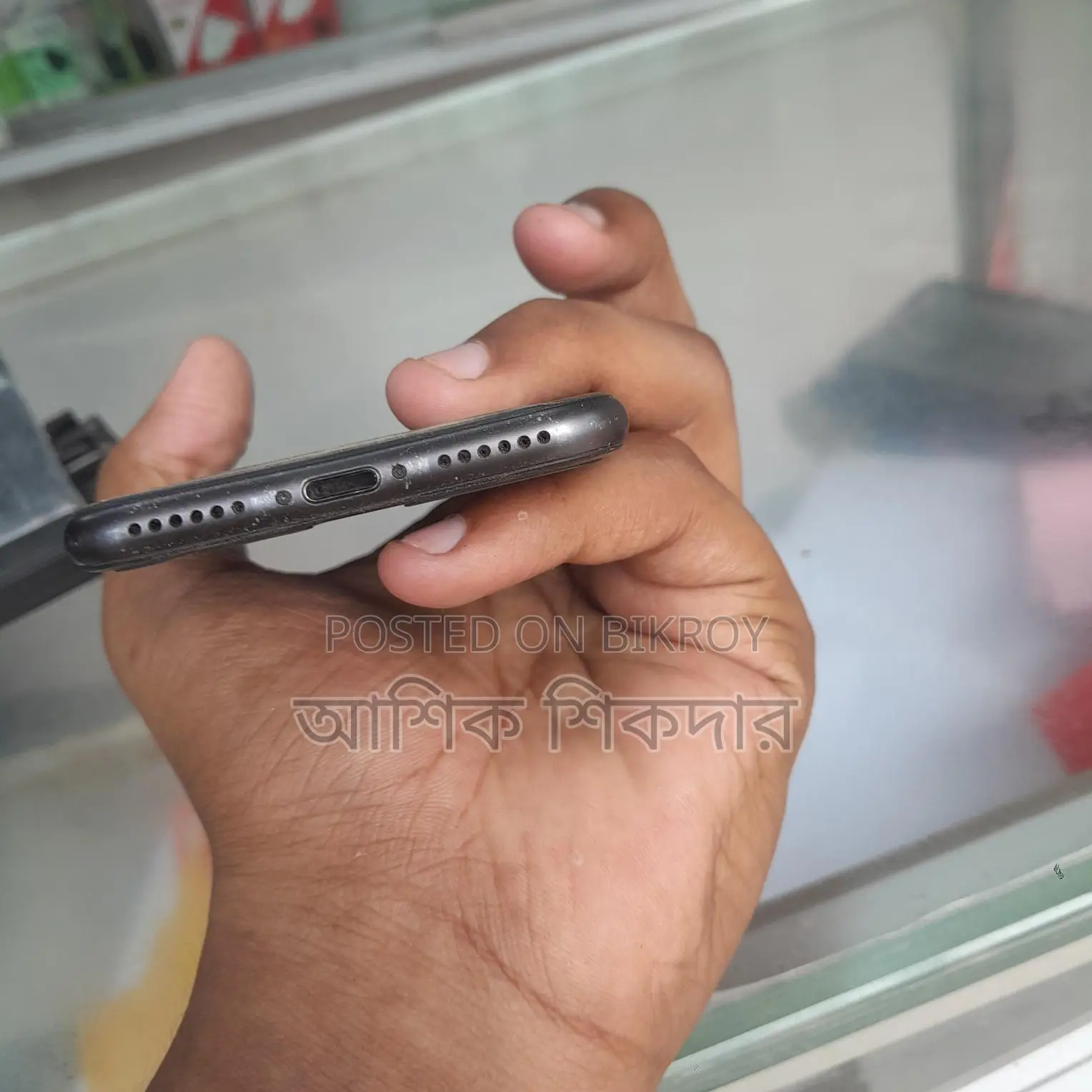 Apple iPhone 8 . (Used)