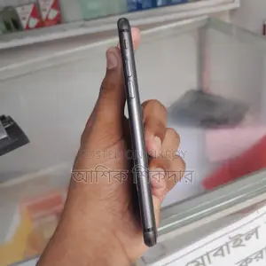 Apple iPhone 8 . (Used)