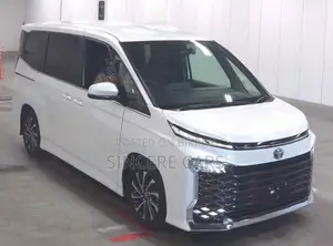 Toyota Voxy SZ HYB WITH LEG REST 2022