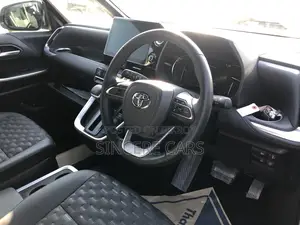 Toyota Voxy SZ HYB WITH LEG REST 2022
