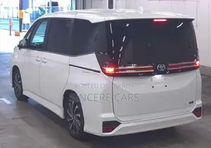 Toyota Voxy SZ HYB WITH LEG REST 2022