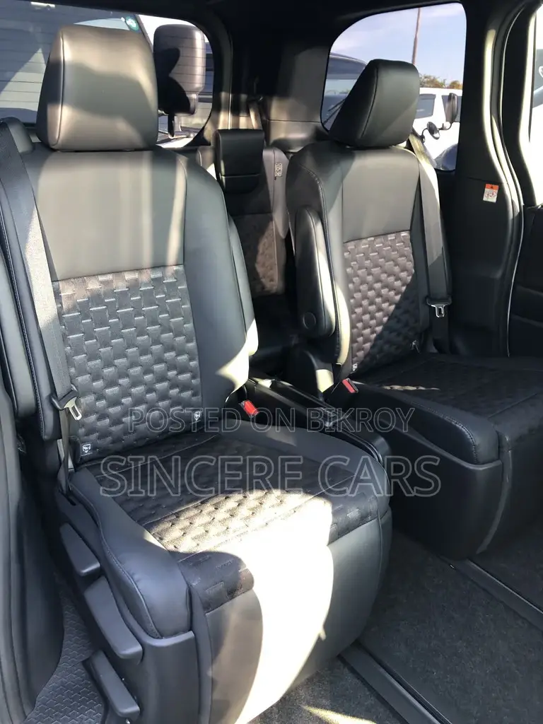 Toyota Voxy SZ HYB WITH LEG REST 2022