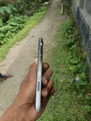 Apple iPhone XR . (Used)