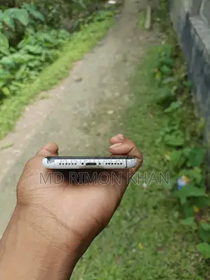 Apple iPhone XR . (Used)