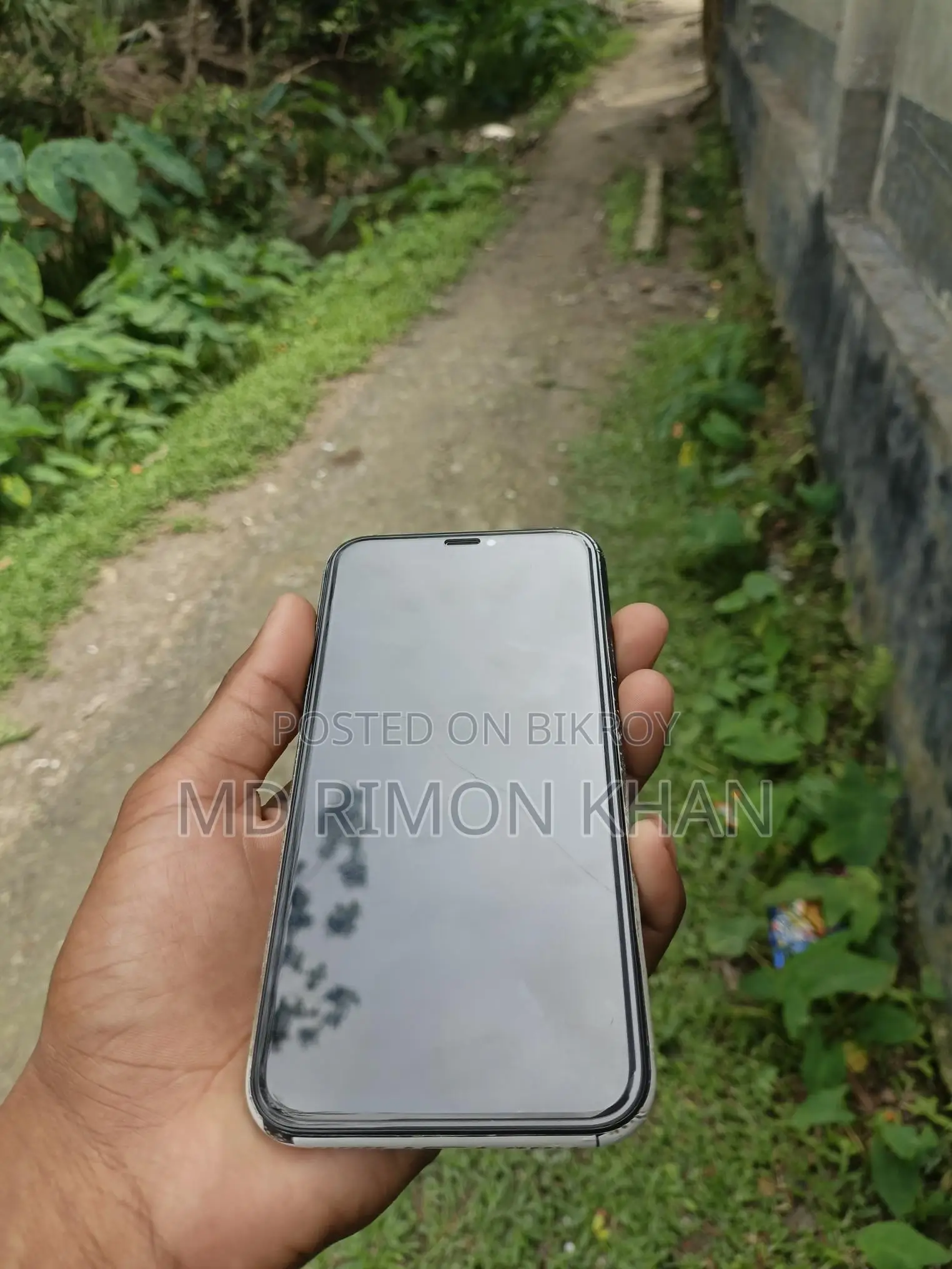 Apple iPhone XR . (Used)