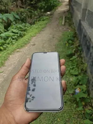 Apple iPhone XR . (Used)