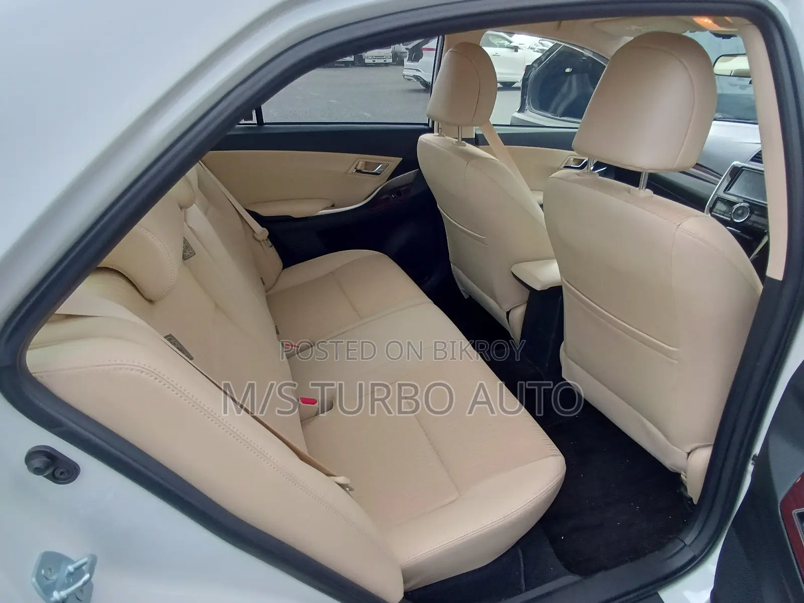 Toyota Premio F-EX 2020