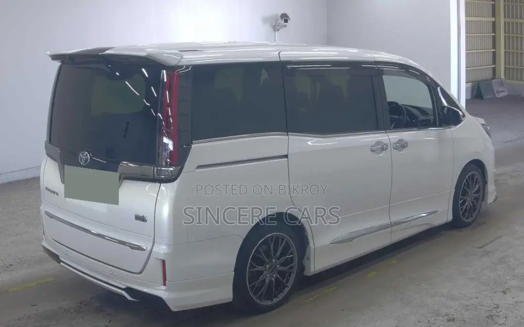 Toyota Esquire GI PREMIUM HYB 4.5PT 2021