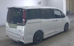 Toyota Esquire GI PREMIUM HYB 4.5PT 2021
