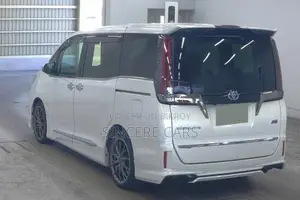Toyota Esquire GI PREMIUM HYB 4.5PT 2021