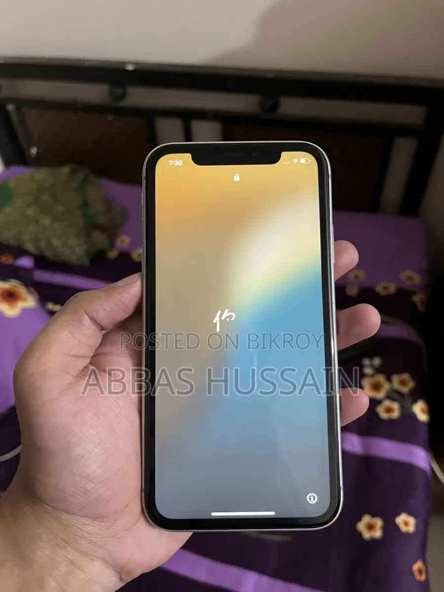 Apple iPhone XR 128 GB (Used)