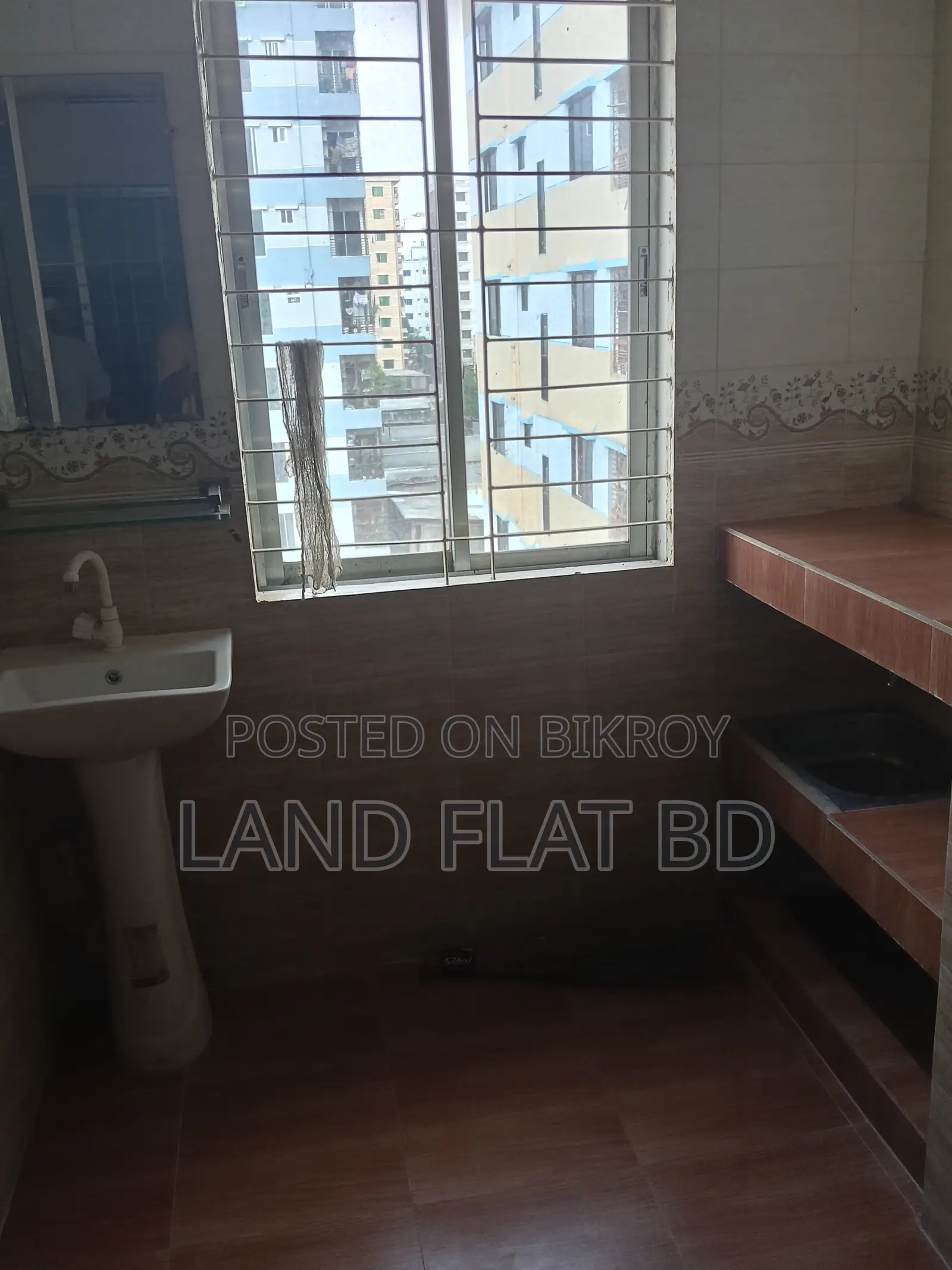 450 sq ft flat for sale, on the 5th floor with loan facility