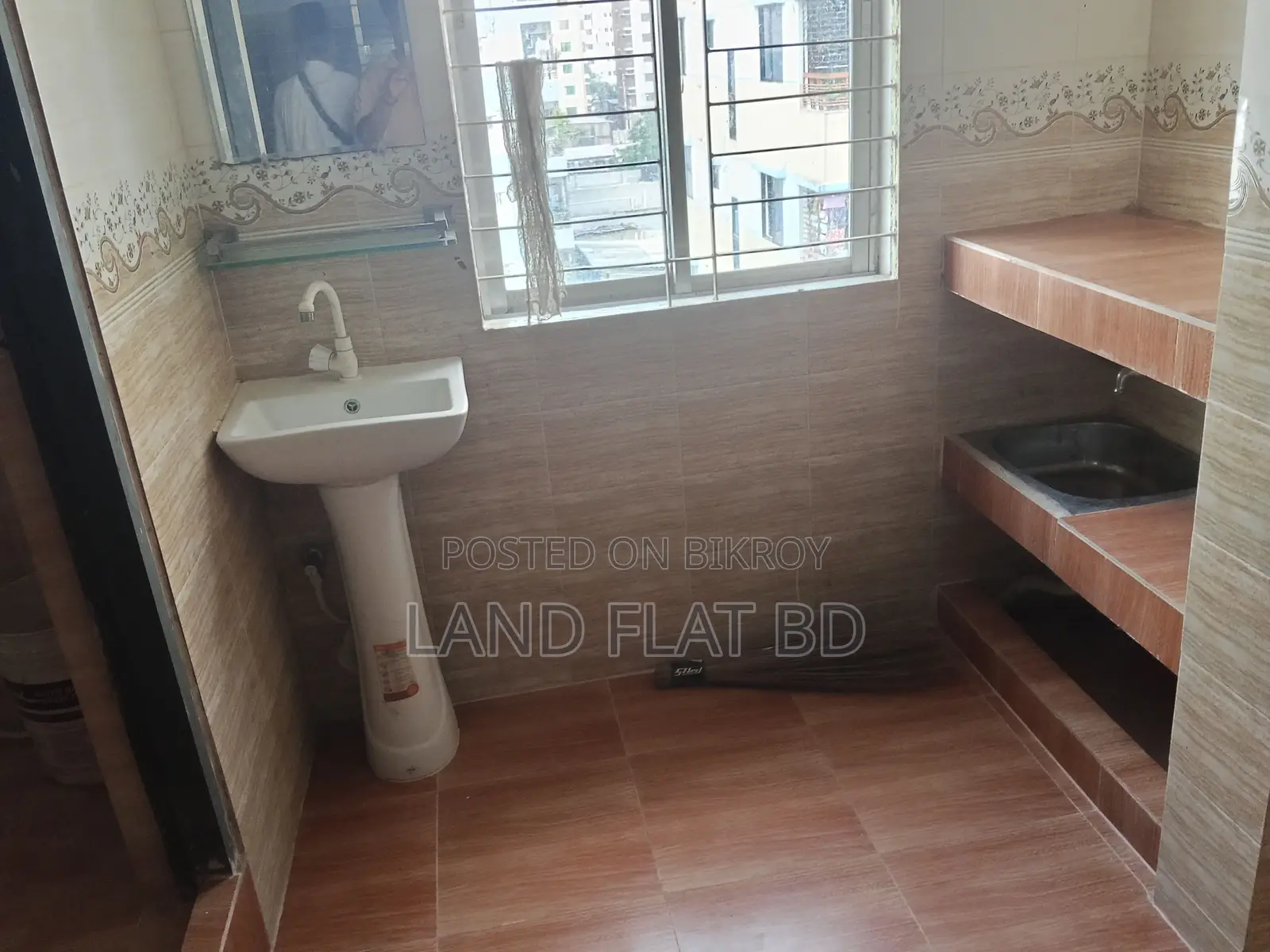 450 sq ft flat for sale, on the 5th floor with loan facility