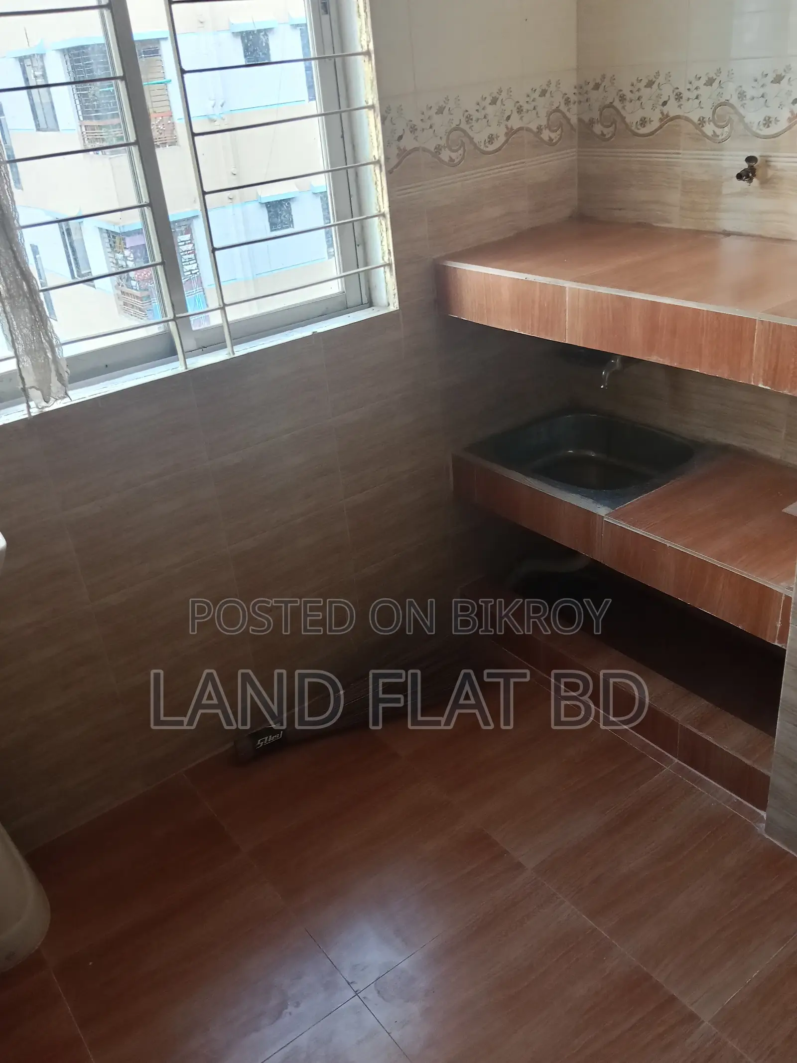450 sq ft flat for sale, on the 5th floor with loan facility