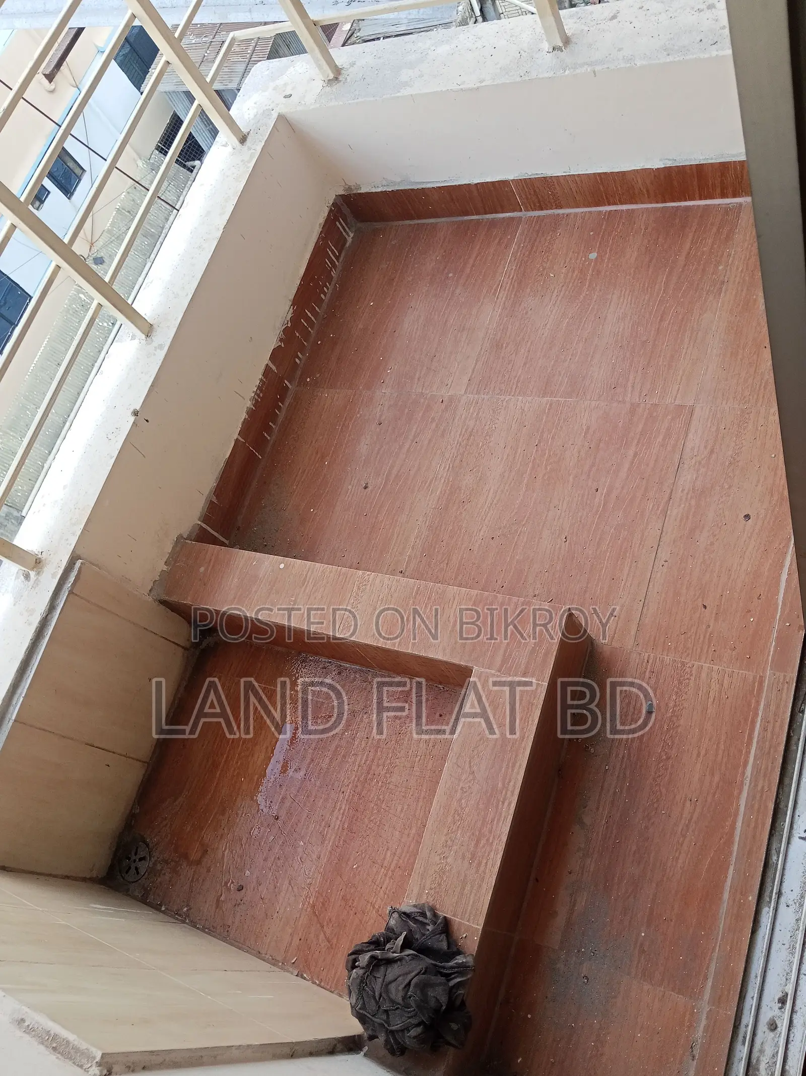 450 sq ft flat for sale, on the 5th floor with loan facility