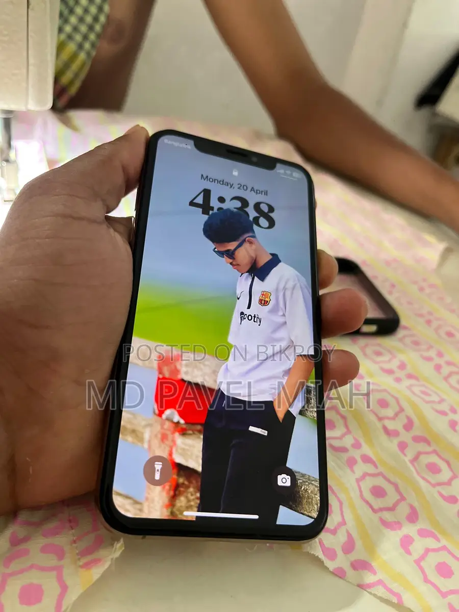 Apple iPhone XS 256 GB Phone (Used)