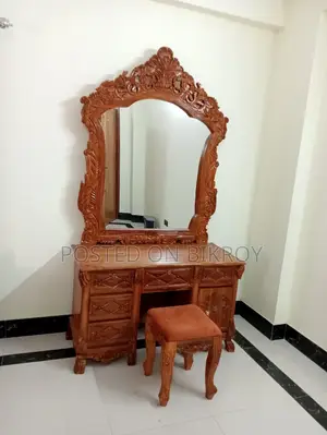 সেগুন কাঠের টেবিল