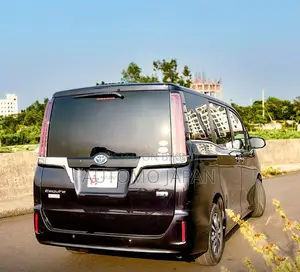 Toyota Esquire GI Premium 2020