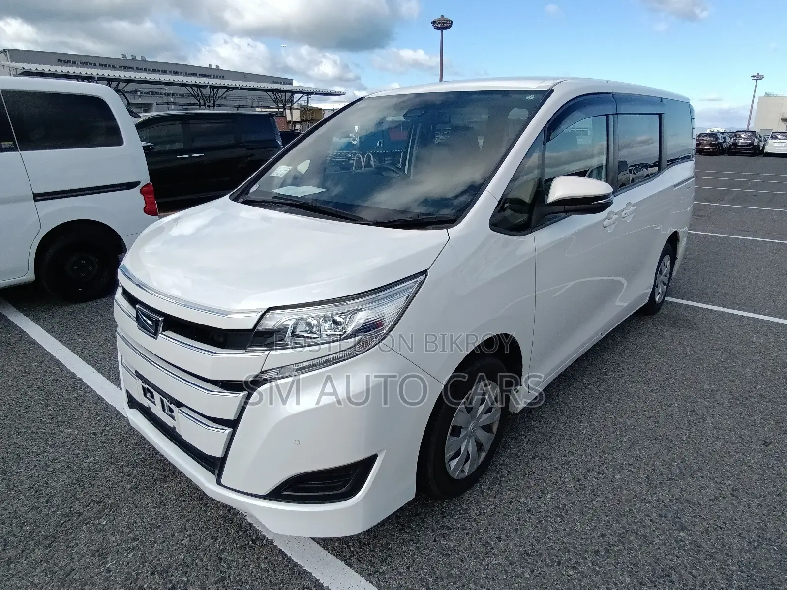 Toyota Noah Non Hybrid X Pearl 2021