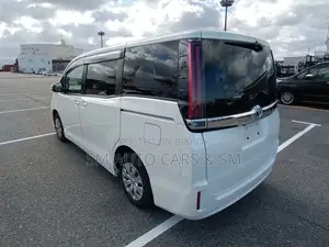 Toyota Noah Non Hybrid X Pearl 2021