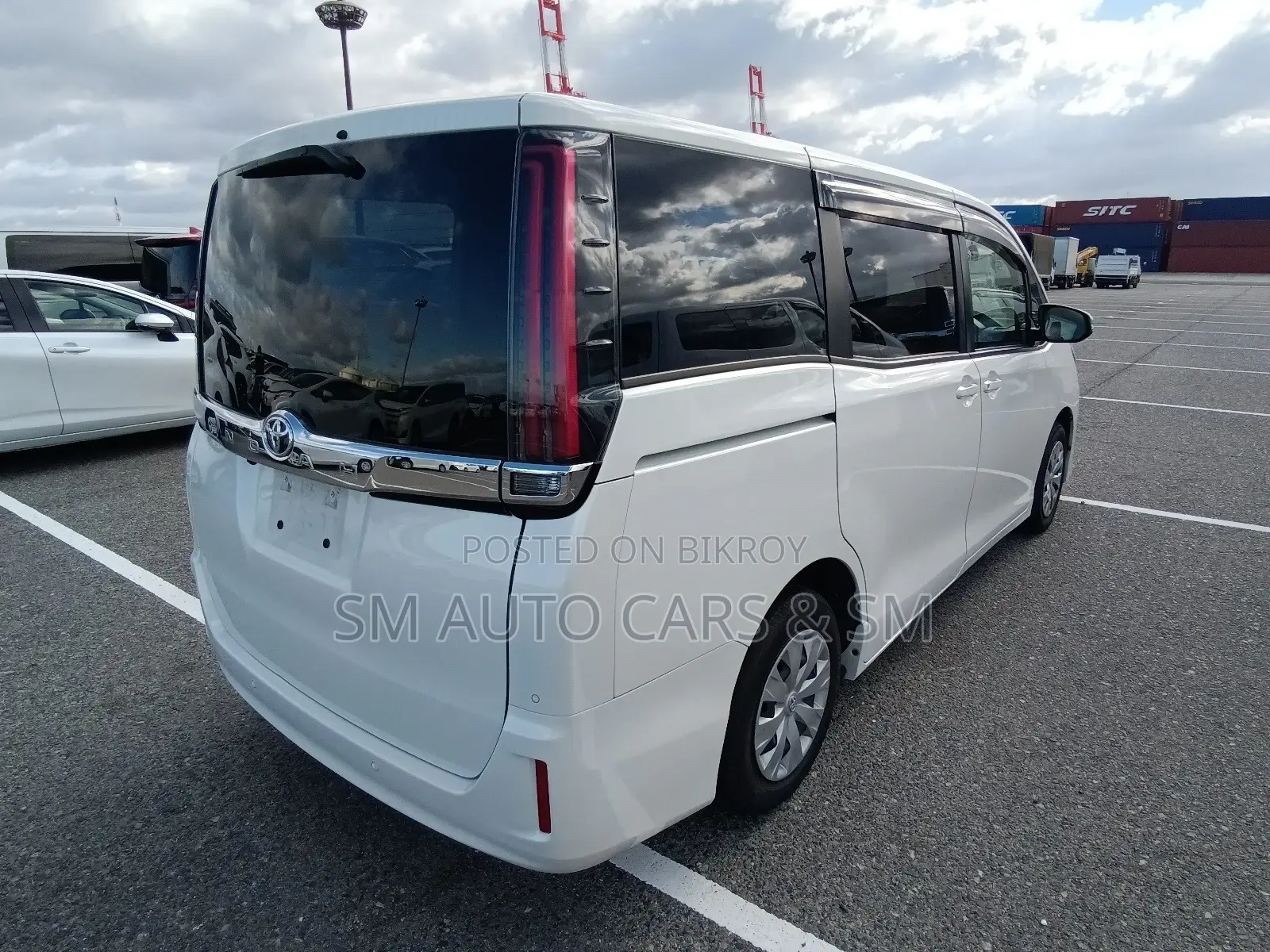 Toyota Noah Non Hybrid X Pearl 2021