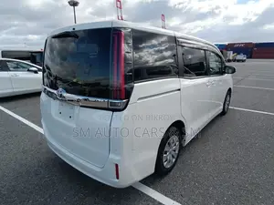 Toyota Noah Non Hybrid X Pearl 2021