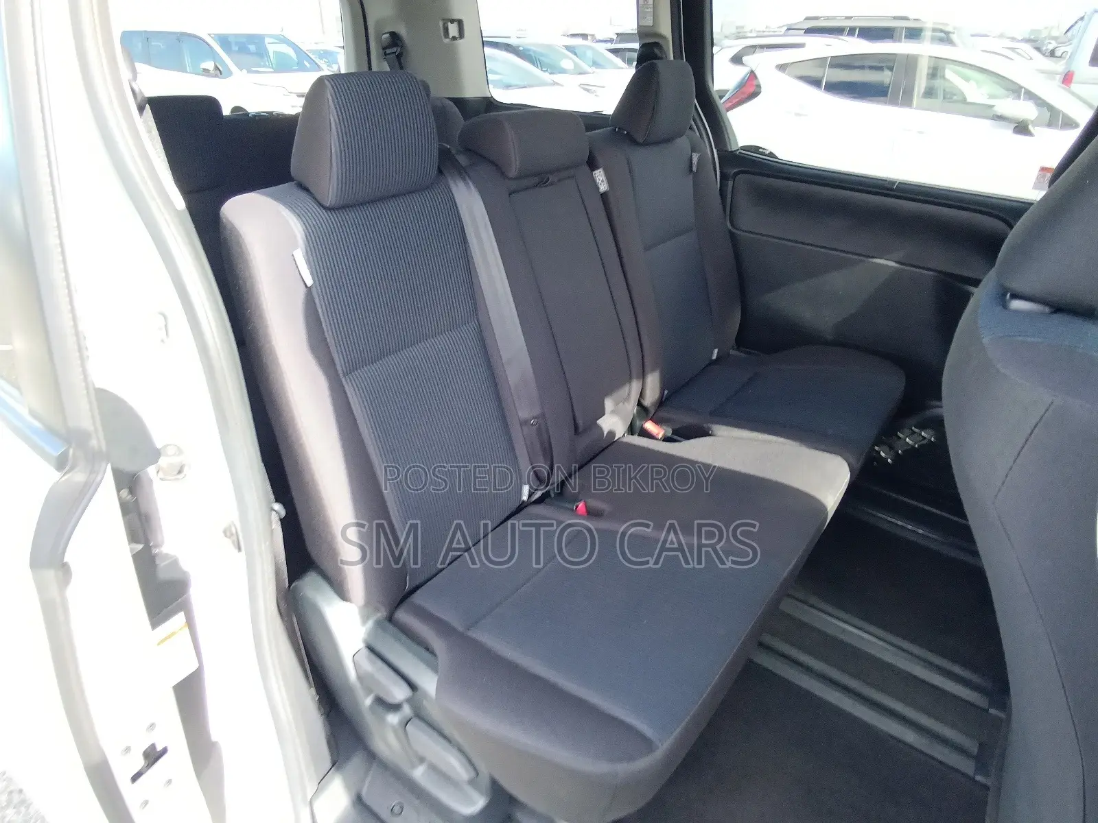 Toyota Noah Non Hybrid X Pearl 2021