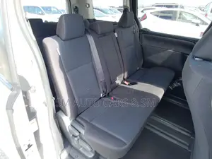 Toyota Noah Non Hybrid X Pearl 2021
