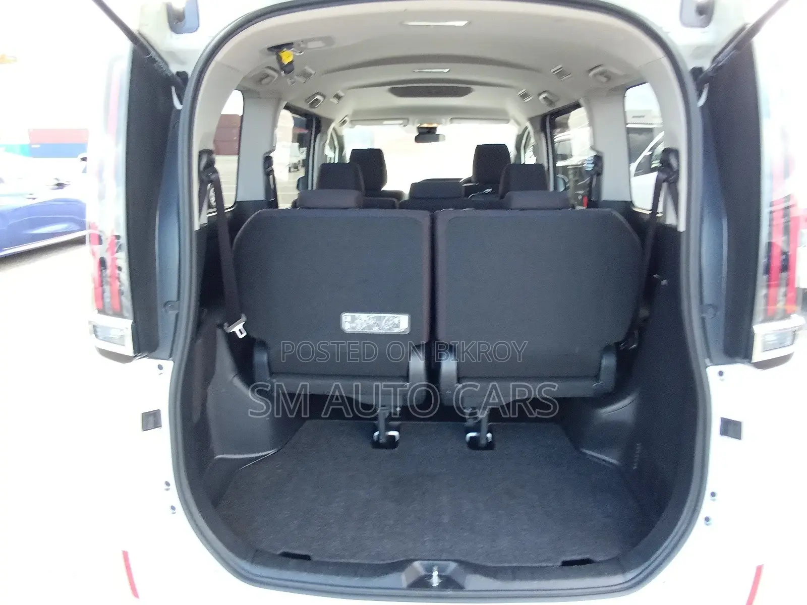 Toyota Noah Non Hybrid X Pearl 2021