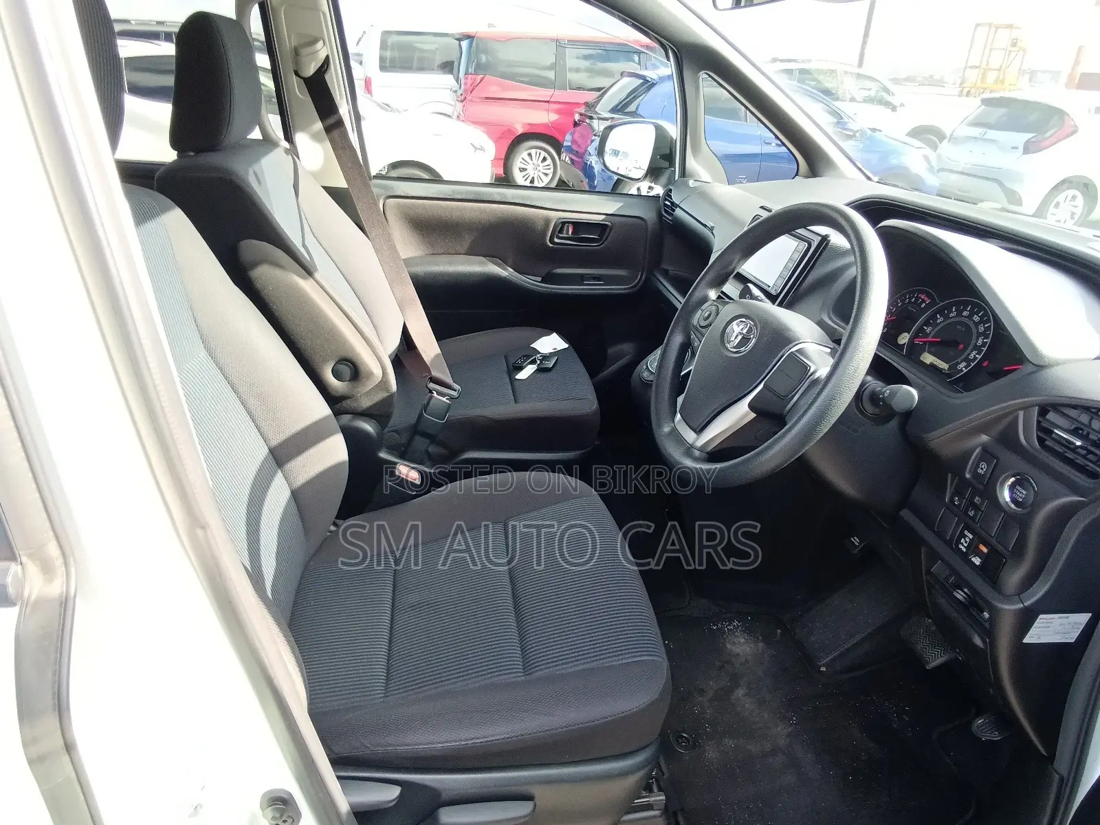 Toyota Noah Non Hybrid X Pearl 2021