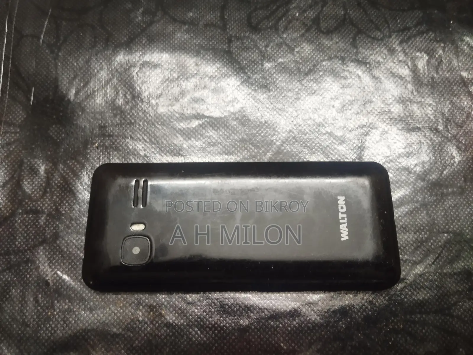 Walton button mobile (Used)