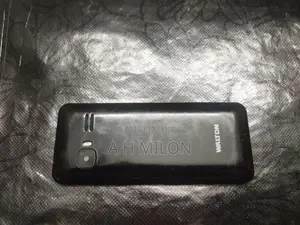 Walton button mobile (Used)