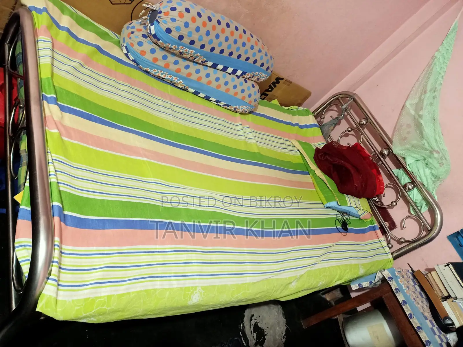 স্টিলের খাট সাথে জাজিম তোষক সব আছে