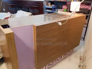 টেবিলটি বিক্রি হবে